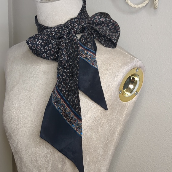 Ginnie Johansen Inc. Accessories - Vintage 80s Ginnie Johansen Scarf Bow Tie Navy Paisley Preppy Old Money